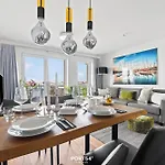 Harbour Side, App 7 *