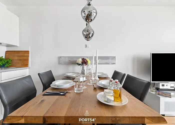 Harbour Side, App 7 *